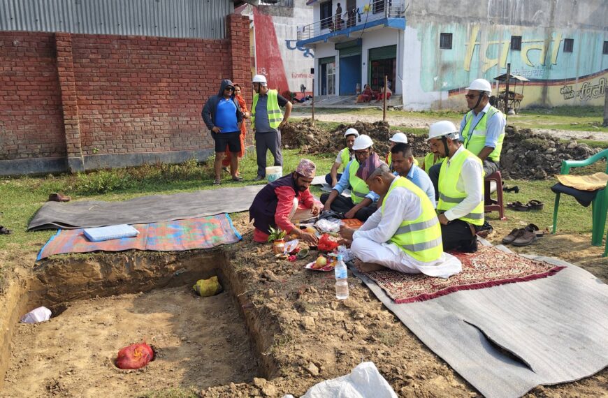 दुर्गालक्ष्मी नमूना माविको १२ कोठे भवनको नगर प्रमुख भट्टद्धारा शिलान्याश