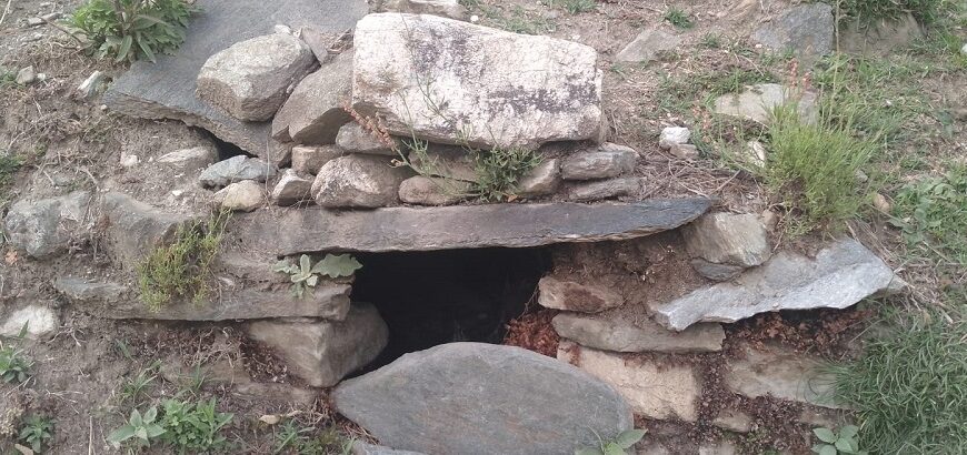बाजुरामा धमाधम सुक्दै पानीका नाउला