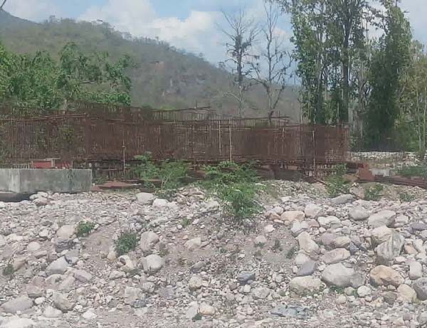छ वर्षमा पनि बनेन पक्की पुल