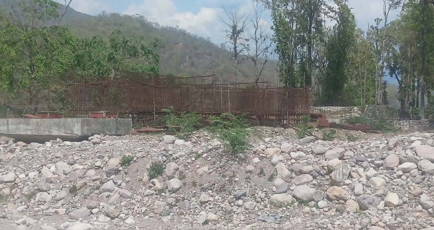 छ वर्षमा पनि बनेन पक्की पुल