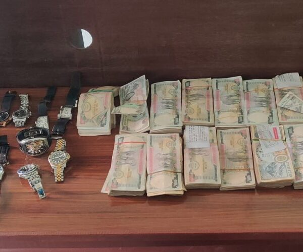 कैलालीमा प्रहरीद्धारा भारतमा चोरिएको गरगहना र नगदसहित दुई करोड १० लाख बरामद