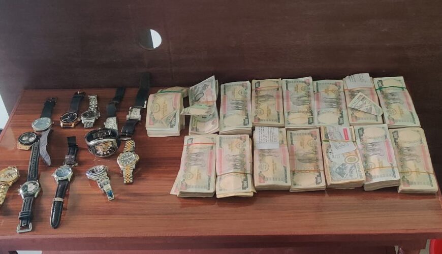 कैलालीमा प्रहरीद्धारा भारतमा चोरिएको गरगहना र नगदसहित दुई करोड १० लाख बरामद