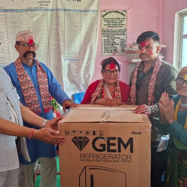जन्मदिनमा जेष्ठ नागरिक समाजलाई फ्रीज उपहार