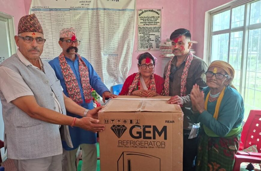 जन्मदिनमा जेष्ठ नागरिक समाजलाई फ्रीज उपहार