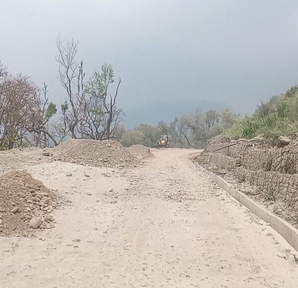 भीमदत्त राजमार्ग स्तरोन्नतिको काम ठप्प : बिटुमिन अभाव र इन्धनको मूल्य बढेको भन्दै निर्माण कम्पनीले रोक्यो काम