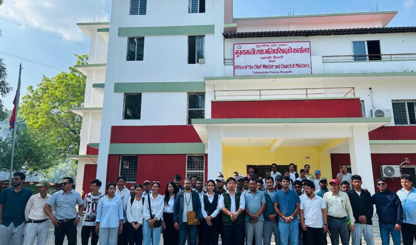 पक्राउ परेका सहकर्मी रिहाइको माग गर्दै वन कर्मचारी आन्दोलित