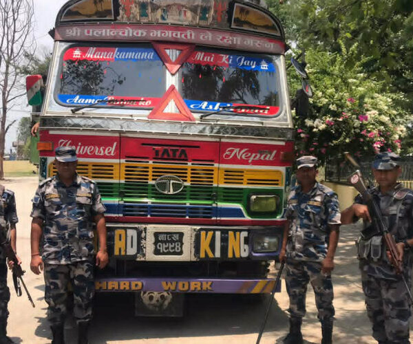 कञ्चनपुरमा ६३ लाख बढी मूल्यको ट्रकसहित तरबुजाको बीउ बरामद