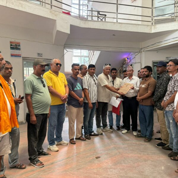 गेटा आँखा अस्पताल संघर्ष समितिले बुझायो प्रमुख जिल्ला अधिकारीलाई ज्ञापन पत्र