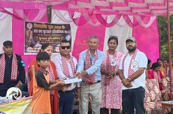 विपन्न बालबालिकालाई बोगटी दम्पतिको सहयोग