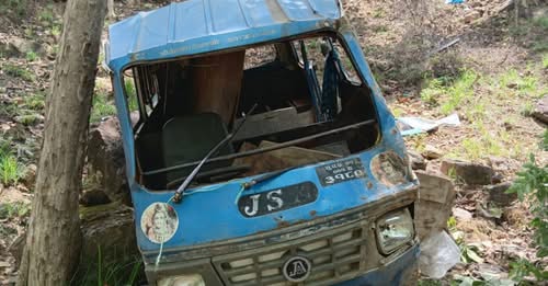 कैलालीमा टेम्पो फालिएको घटना : १० वन कर्मचारी प्रहरीको नियन्न्त्रणमा