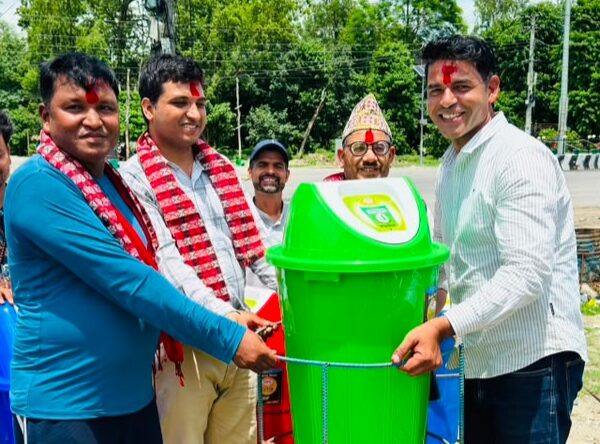 स्याउले बजार व्यवस्थापन समितिलाई डस्टबिन हस्तान्तरण