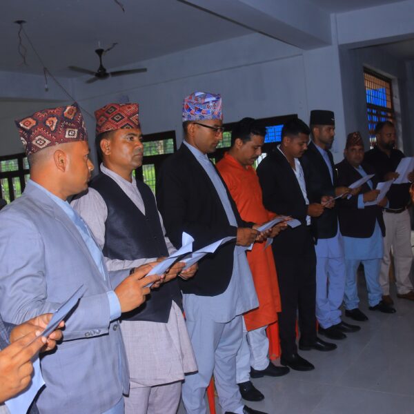 अत्तरिया उद्योग वाणिज्य संघको नवनिर्वाचित कार्यसमितिले लियो सपथ