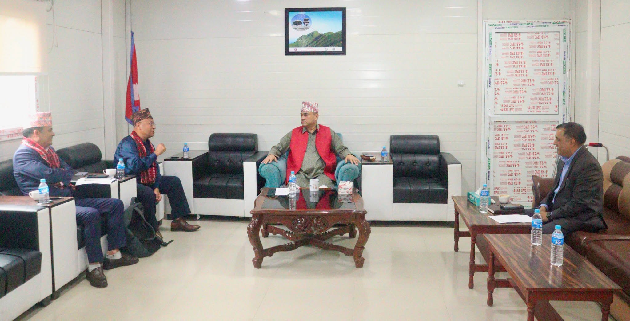 मुख्यमन्त्री शाह र सहिद दशरथ चन्द स्वास्थ्य विज्ञान विश्वविद्यालयका नवनियुक्त उपकुलपति र रजिस्ट्रार बीच भेटघाट