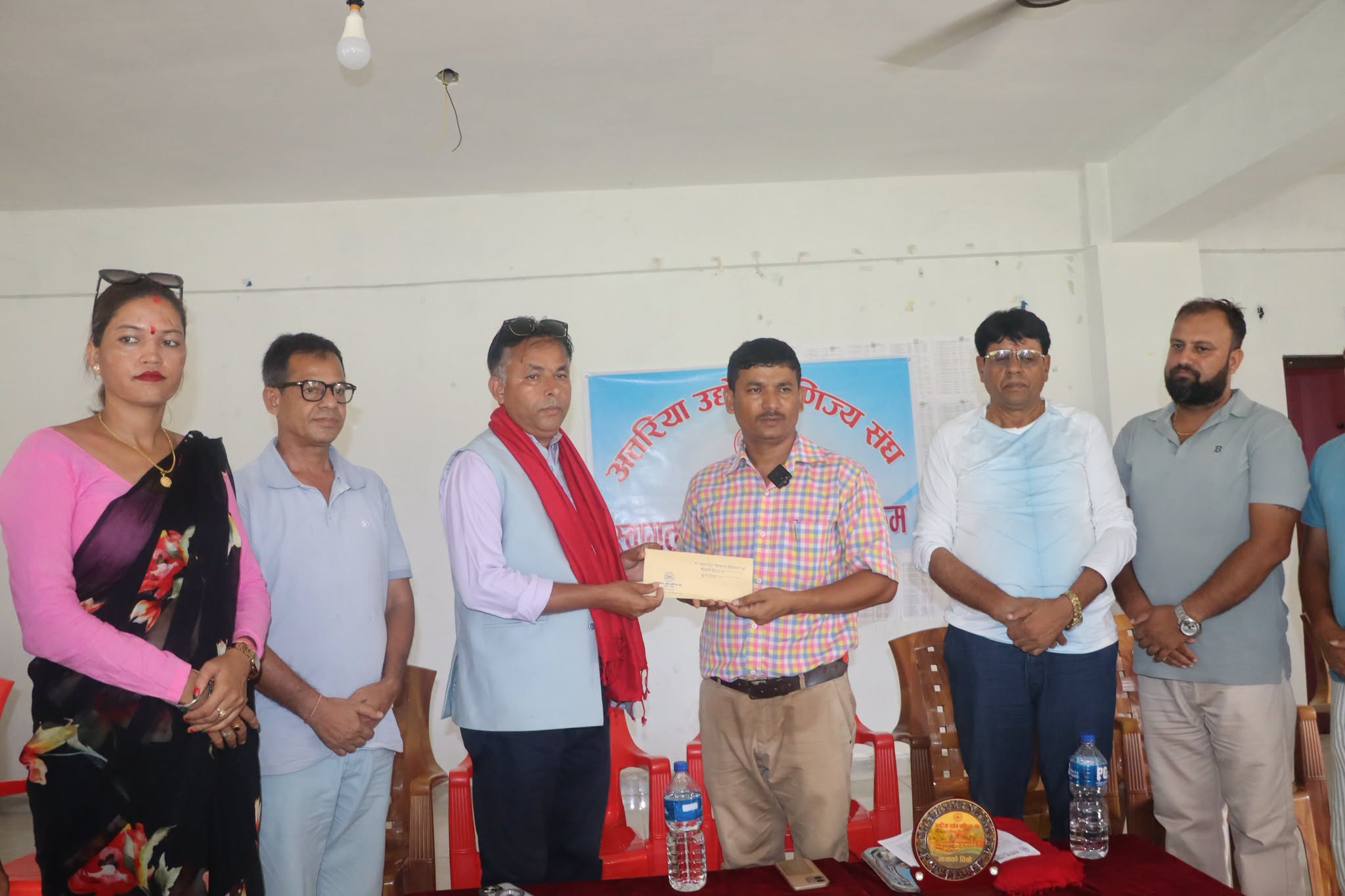 अत्तरियामा सेना र सशस्त्रले नाममा हालेको जमिन फिर्ता दिलाउन माग गर्दै सांसदलाई ज्ञापनपत्र