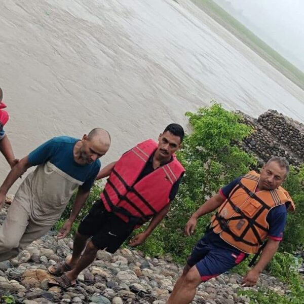 महाकाली नदीको टापुमा फसेका पुरुषको उद्धार
