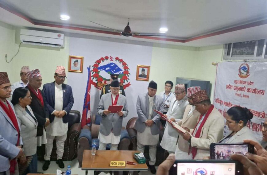 सुदूरपश्चिम सरकारका नवनियुक्त मन्त्रीहरूले लिए शपथ