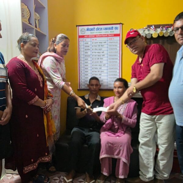 सडक दुर्घटनामा परिवारका सदस्य गुमाएका महतलाई गोदावरी होटल व्यवसायी संघको सहयोग