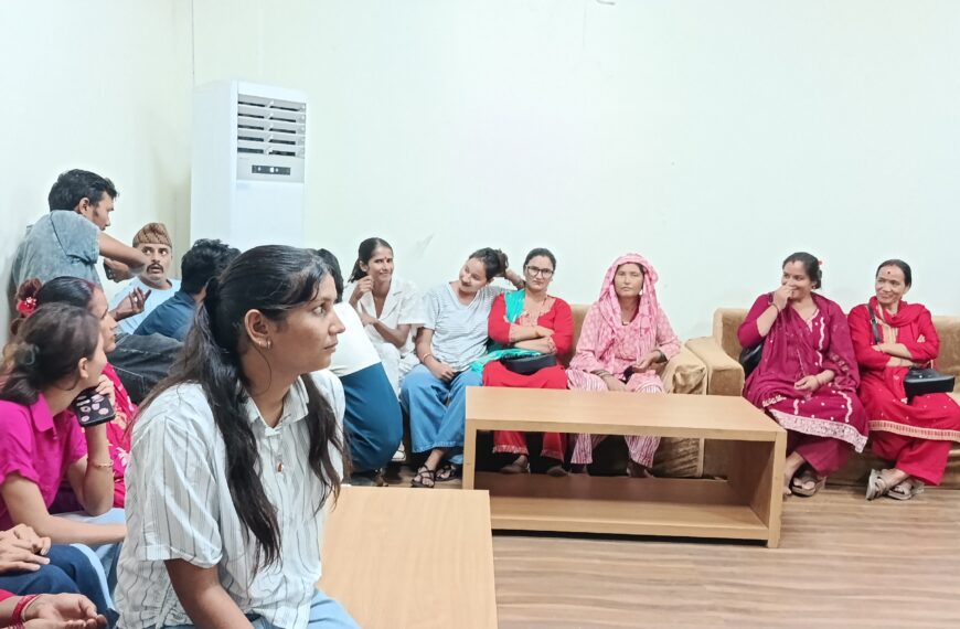 छाडा चौपाया व्यवस्थापनको माग गर्दै स्थानीयहरु गोदावरी नगरपालिकामा