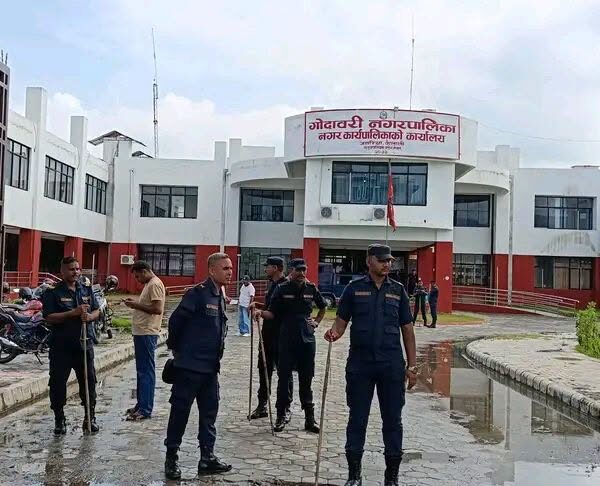 गोदावरी नगरपालिकाका नगर प्रमुख र उप प्रमुखको कार्यकक्षमा लगाइएको ताला तोडियो
