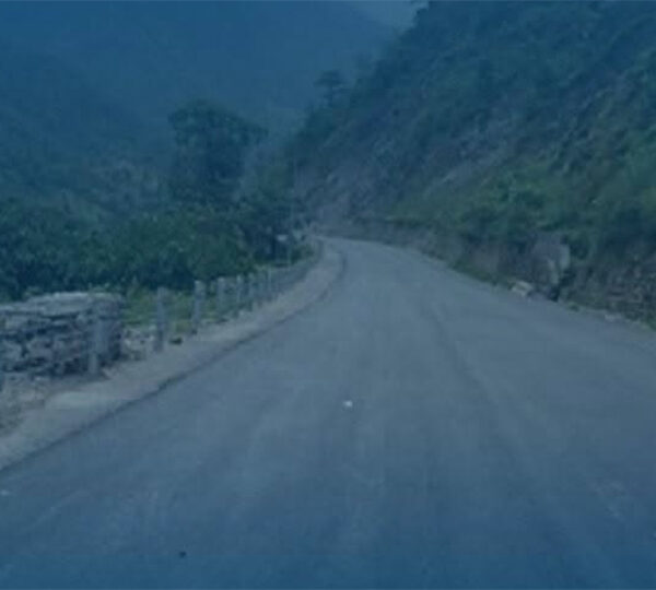 कृष्णभीरमा बाढीले कटान गरेपछि काठमाडौं-मुग्लिन सडक पूर्णरूपमा अवरुद्ध