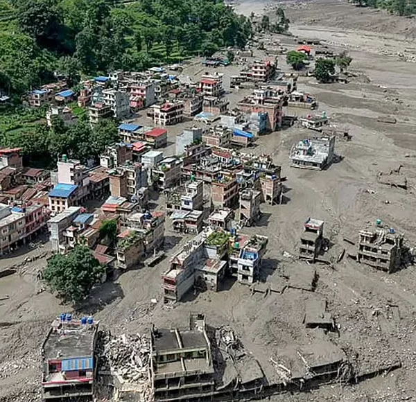 भोटेकोशी बाढी : कैलालीबाट सम्पर्कविहीन हुनेको सङ्ख्या ४९ पुग्यो