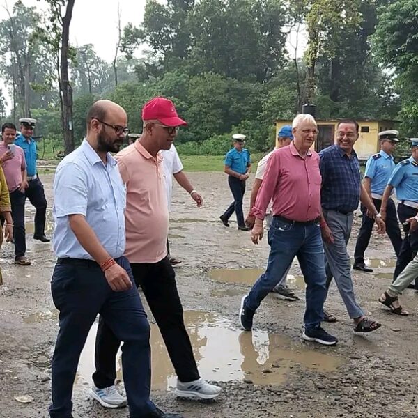 भौतिक पूर्वाधार विकास मन्त्री भाट सहितको टोलीद्वारा अत्तरिया बसपार्कको अनुगमन