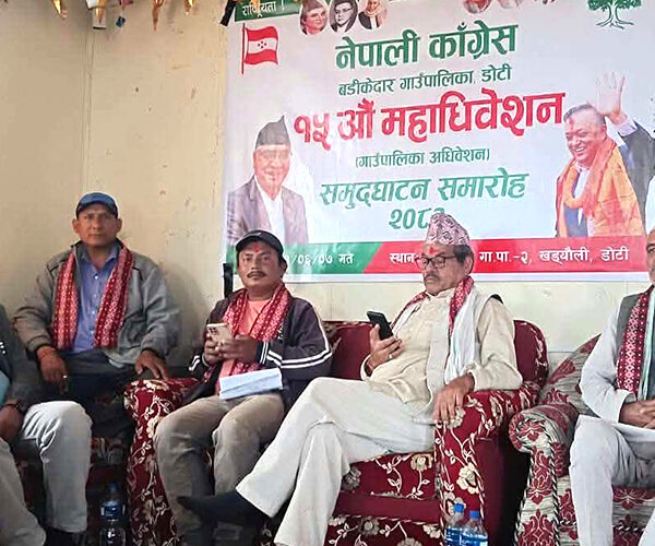 डोटीको बडीकेदारमा देउवा र गगनको तस्वीर राखेर कांग्रेस अधिवेशन