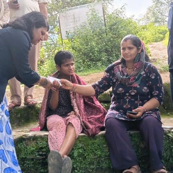 ‘अशक्तको घरमा प्रजिअ’: अस्मिताले घरमै पाइन् नागरिकता