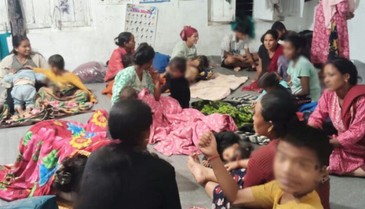जोखिम बढेपछि दोधारा–चाँदनीका पाँच परिवारलाई सुरक्षित स्थानमा सारियो