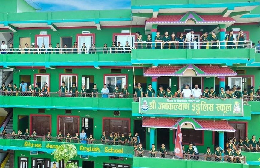 रसुवा बाढीपीडितका लागि जनकल्याण इङ्लिस स्कुलको ७७ हजार सहयोग