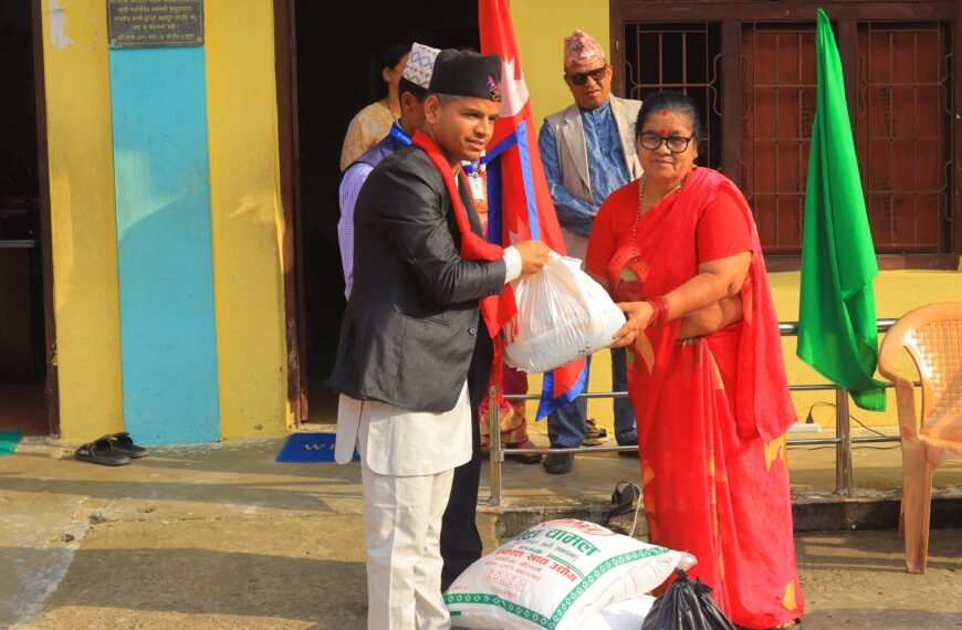 देउडा संरक्षण प्रतिष्ठान स्थापनाको चार वर्ष पुरा, सुप समावेशी विद्यालयलाई खाद्यान्न सहयोग