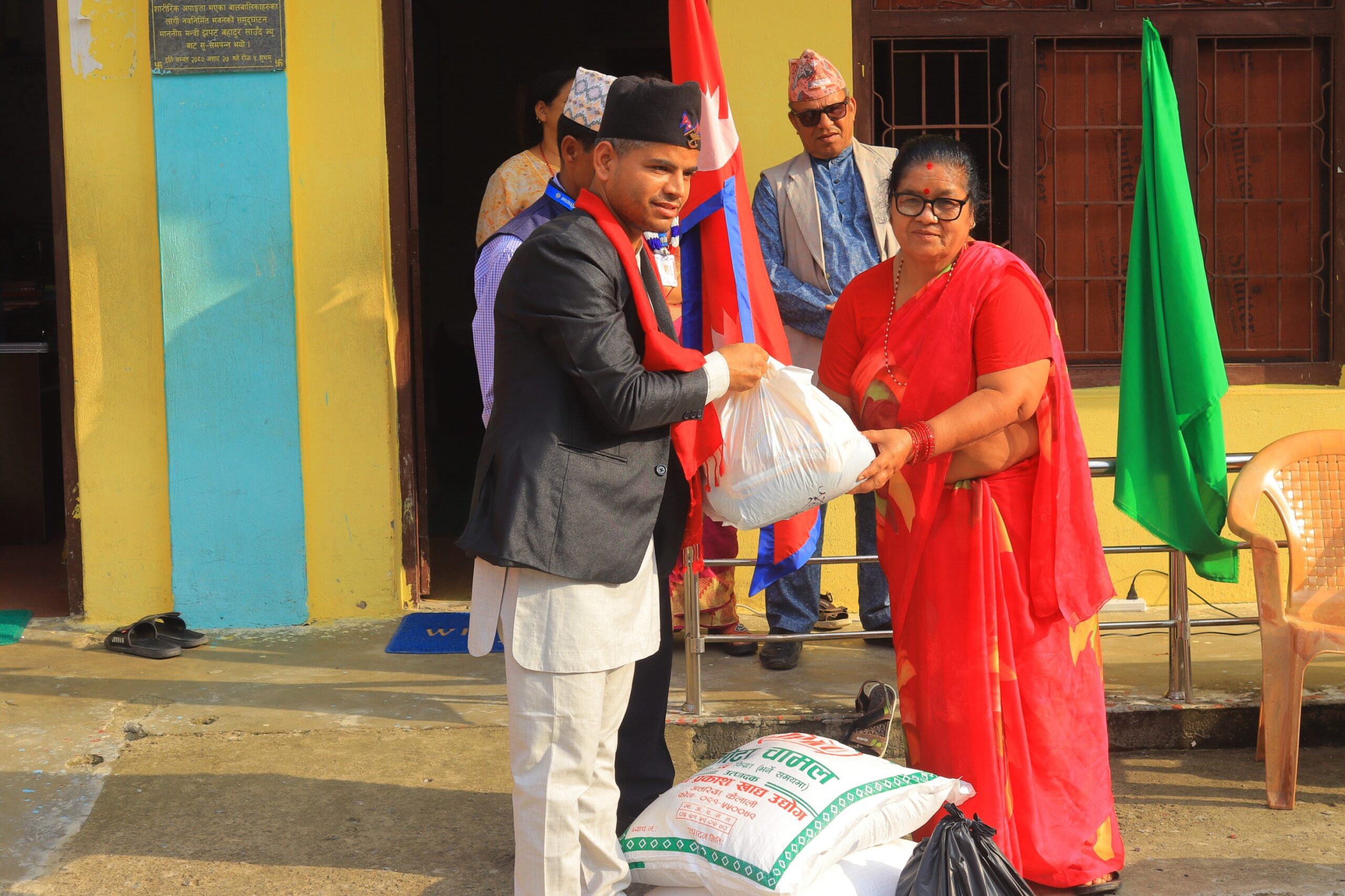 देउडा संरक्षण प्रतिष्ठान स्थापनाको चार वर्ष पुरा, सुप समावेशी विद्यालयलाई खाद्यान्न सहयोग
