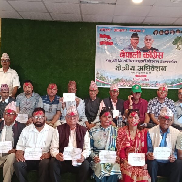 कांग्रेस कैलाली क्षेत्र नम्बर–४ का नवनिर्वाचित प्रतिनिधिलाई प्रमाणपत्र वितरण