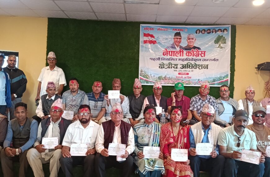 कांग्रेस कैलाली क्षेत्र नम्बर–४ का नवनिर्वाचित प्रतिनिधिलाई प्रमाणपत्र वितरण
