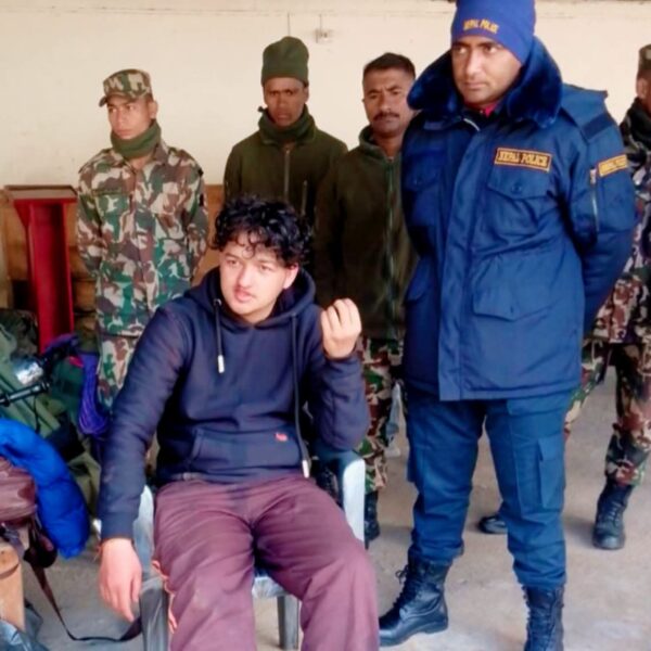 बडीमालिकामा हिमपातपछि फसेका पर्यटकको हेलिकप्टरमार्फत उद्धार