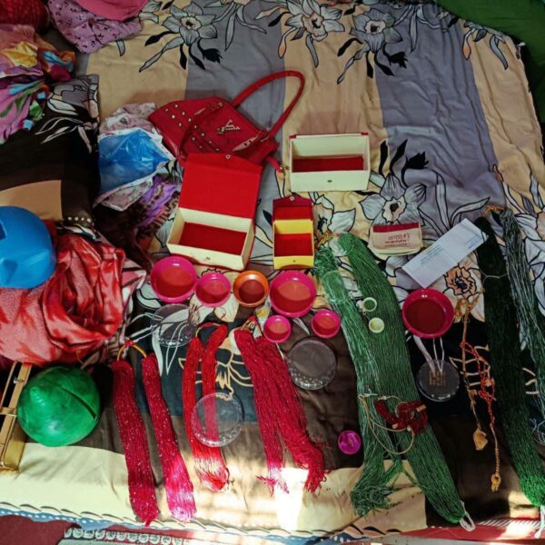 गोदावरी-१ वनदेवी टोलमा ६ तोला सुन र डेढ लाख नगद चोरी