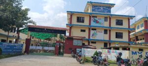 पोसाकमै रहेका विद्यार्थीलाई अत्तरियाका केही होटलले धुम्रपान र मदिराजन्य पर्दाथ बेच्ने गरेको गुनासो