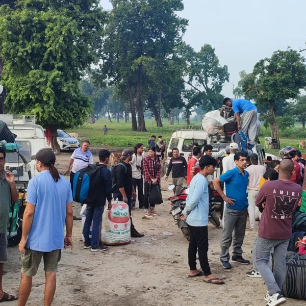 भारतबाट फर्किनेको गड्डाचौकीमा भीड : स्वास्थ्य परीक्षण अनिवार्य