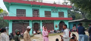 मल लिन घण्टौँ लाइन, बिहान ३ बजेदेखि सहकारीको ढोकामा किसान